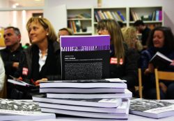 Presentamos Pan y Rosas en el Casal de la Dona de Terrassa, junto a las obreras de PANRICO