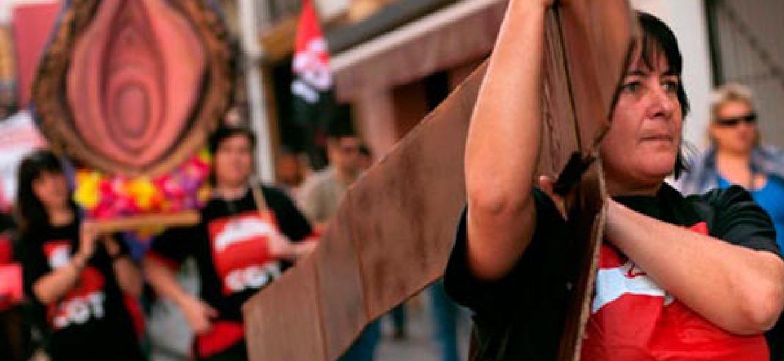Piden tres años de cárcel para activistas feministas por “procesión del Santísimo Coño Insumiso”