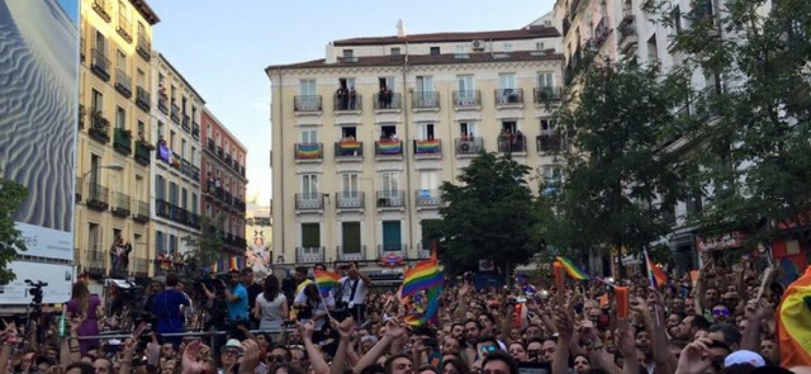 Cifuentes amplía la Ley de identidad de género sin escuchar a las asociaciones LGTBI