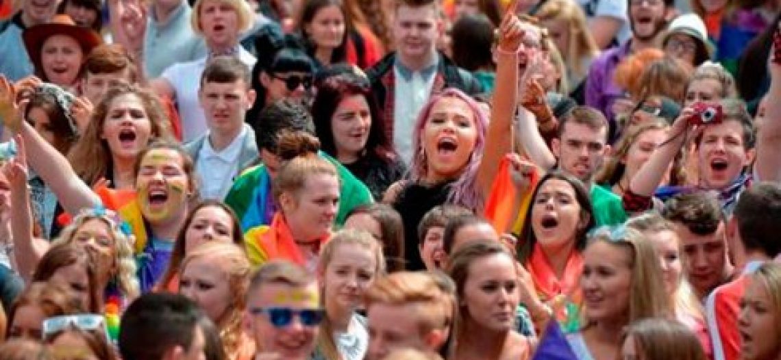 Irlanda del Norte aprueba matrimonio igualitario, pero unionistas lo vetan