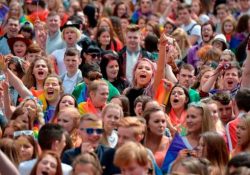 Irlanda del Norte aprueba matrimonio igualitario, pero unionistas lo vetan