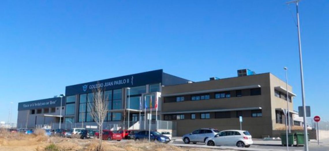 Colegio que calificó a la ley LGTB de Madrid como “fanatismo terrorista” defiende su postura homofóbica y racista