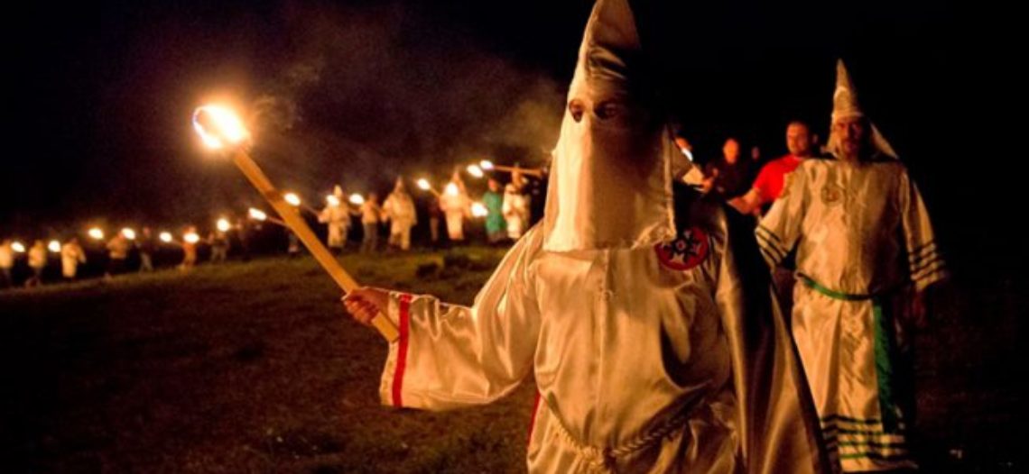 Ku Klux Klan llama a la matanza de homosexuales para acabar con el SIDA