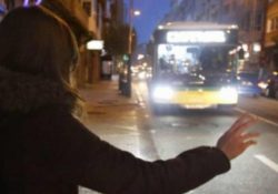 Vigo, primera ciudad gallega en implementar el servicio de paradas “antiacoso” de autobús urbano.