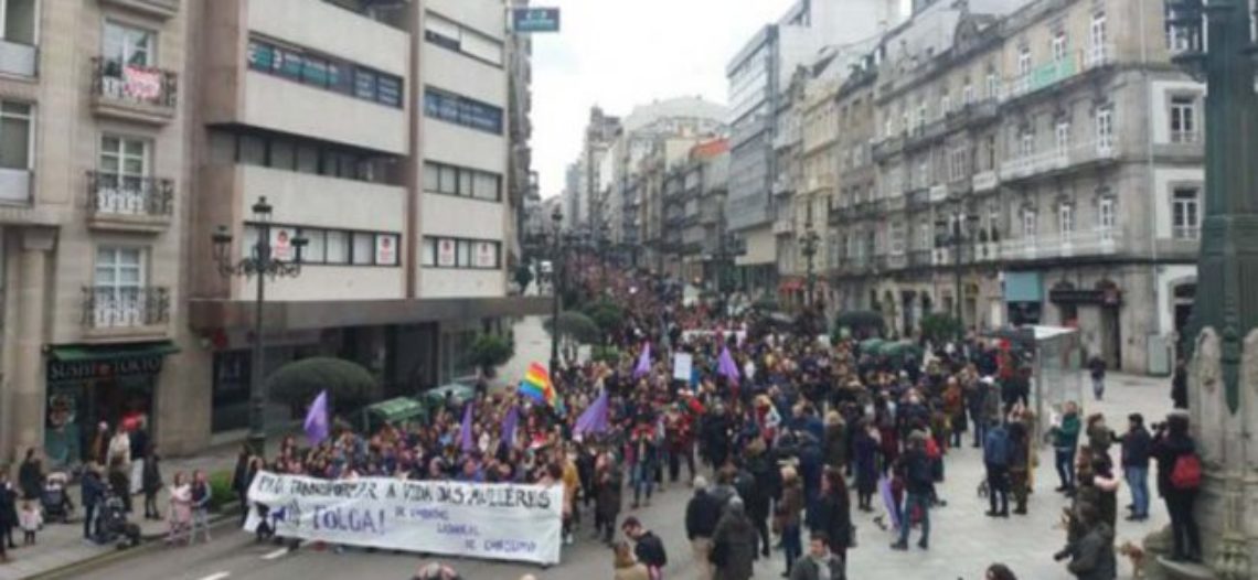 Manifestación feminista de miles en Vigo