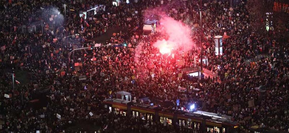 Huelga de mujeres: “En Polonia hay un incendio que surge de las mujeres, ya están hartas”
