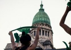 ¡Y fue ley!: con una multitud en las calles, el Senado legalizó el aborto en Argentina