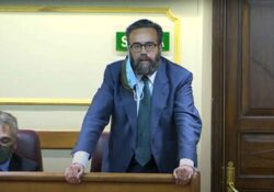 Diputado de VOX califica de bruja a una diputada al defender el derecho al aborto